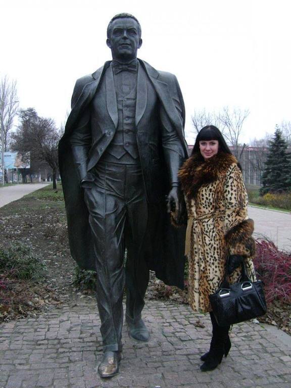 В Бердянске главой отдела образования стала фанатка Кобзона и Ленина: фото новоиспеченной чиновницы