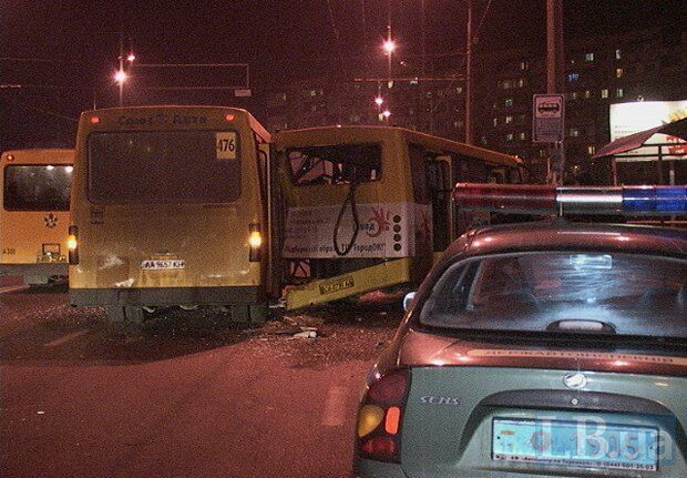 В Киеве столкнулись три маршрутки: опубликованы фото ДТП