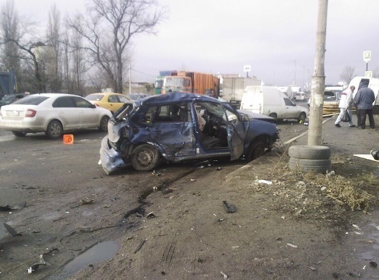 Смертельная авария в Киеве: иномарка выехала на встречку и протаранила три автомобиля