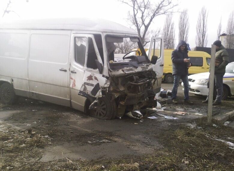 Смертельная авария в Киеве: иномарка выехала на встречку и протаранила три автомобиля