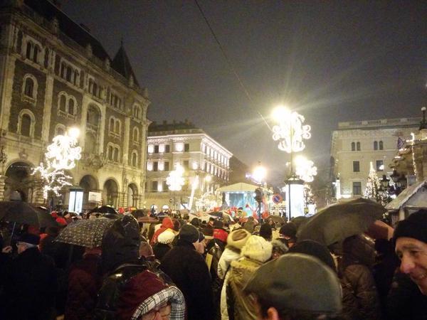 Венгры протестовали против пропутинского премьера Орбана: опубликовано фото и видео