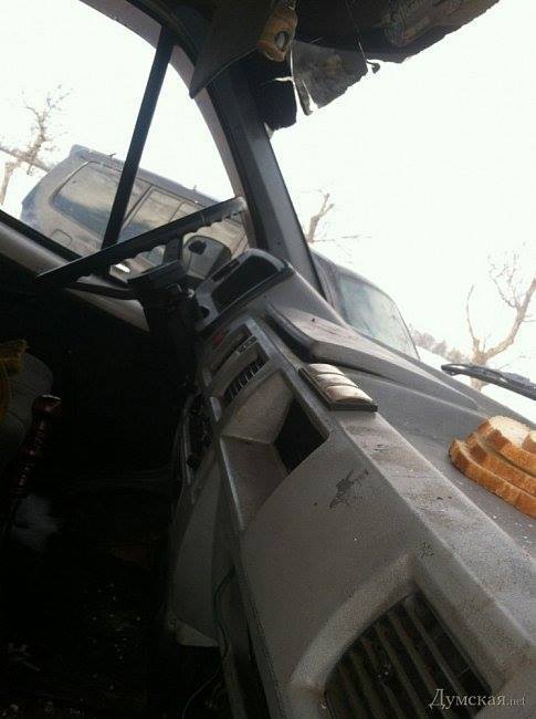 В Одессе застрявшие в снегу авто разграбили: фото и видео с места преступления