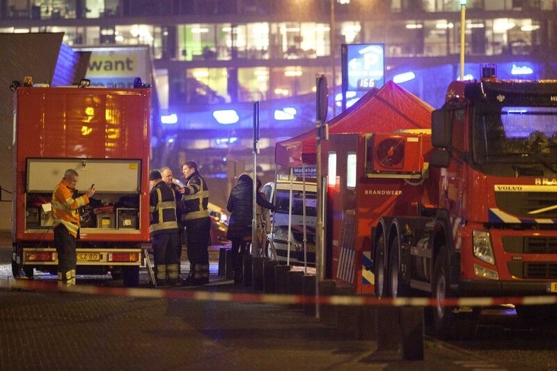 Хлопець з пістолетом увірвався в будівлю телеканалу в Голландії, зірвавши прямий ефір. Фото- і Відеофакт