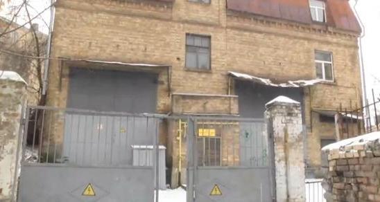 В Киеве бойцы АТО живут в заброшенном здании, откуда ушли бомжи