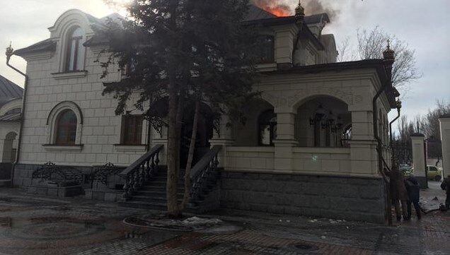 После артобстрела террористов в Горловке загорелся собор: опубликованы фото