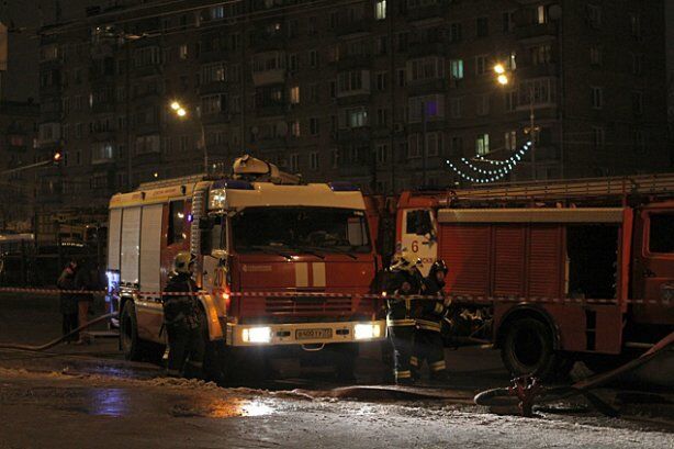 Пожар в уникальной научной библиотеке Москвы не могут потушить уже 13 часов: опубликованы фото и видео