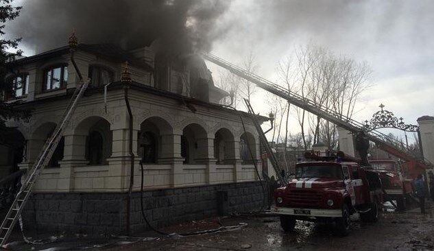 После артобстрела террористов в Горловке загорелся собор: опубликованы фото