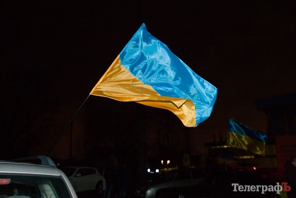 На Полтавщине около сотни машин встречали погибшего бойца АТО: фото и видео с места событий