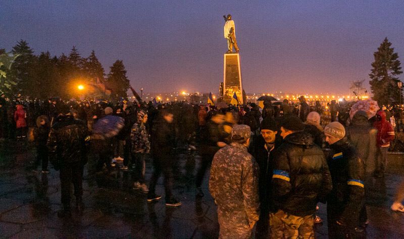 Не снесли. В Запорожье обсуждают легальный демонтаж памятника Ленину