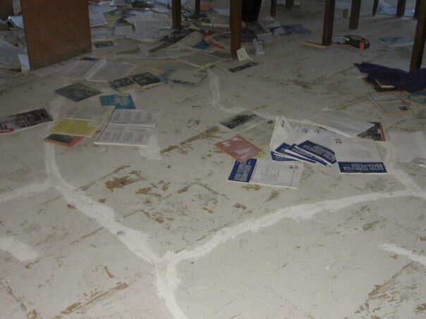 Террористы "ЛНР" разрушили библиотеку в Луганске. Фотофакт