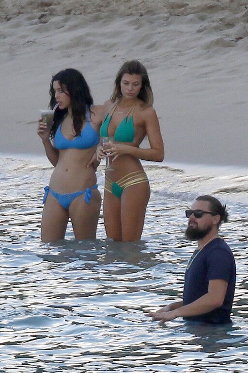 Леонардо ДиКаприо развлекся с девушками на карибском острове