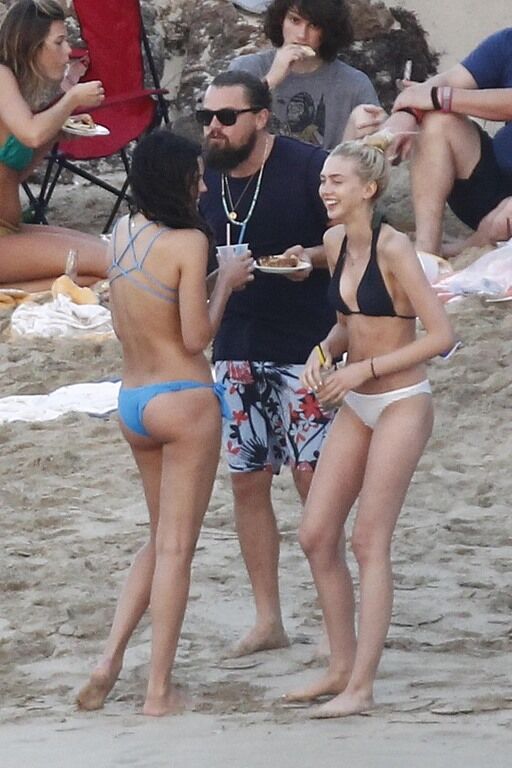Леонардо ДиКаприо развлекся с девушками на карибском острове