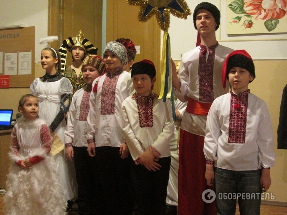 Дети донецких переселенцев в Киеве устроили рождественский вертеп для бойцов АТО