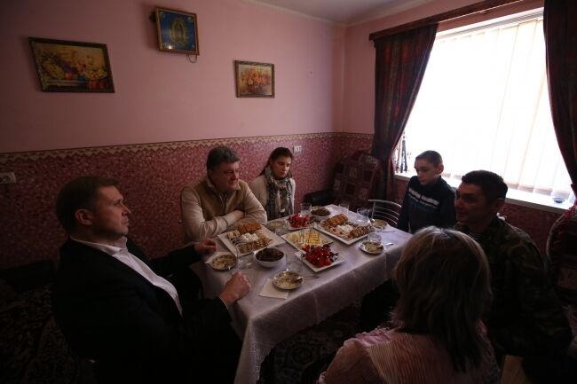Порошенко в Ивано-Франковской области посетил детей с Донбасса: фото