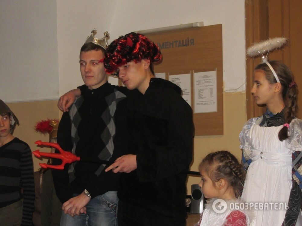 Дети донецких переселенцев в Киеве устроили рождественский вертеп для бойцов АТО