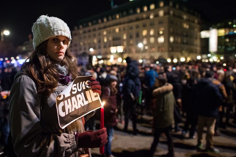 В Париже террористы устроили бойню в редакции сатирического журнала: подробности трагедии, фото и видео
