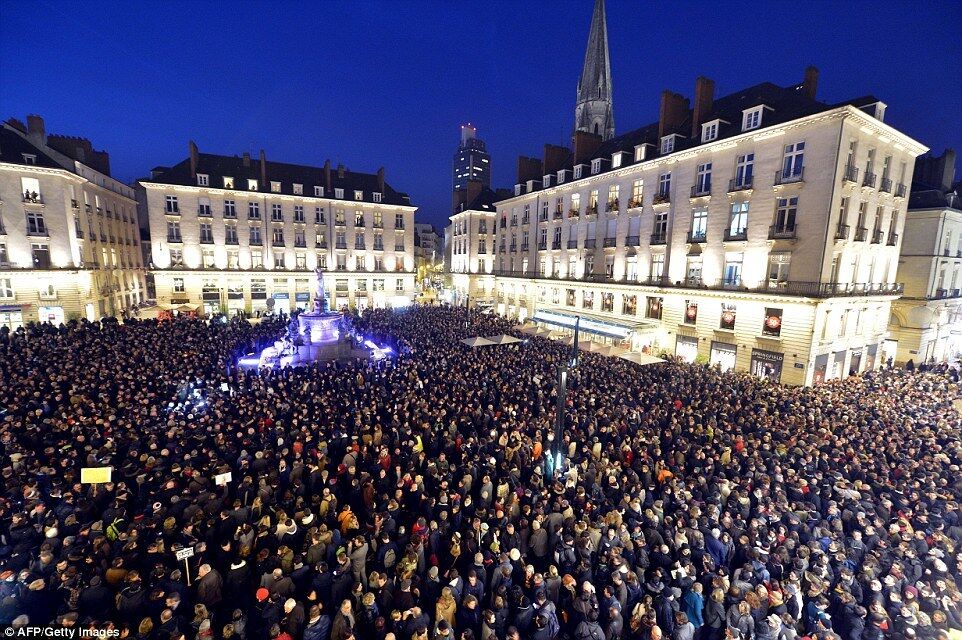 Во Франции прошли многотысячные манифестации против терроризма
