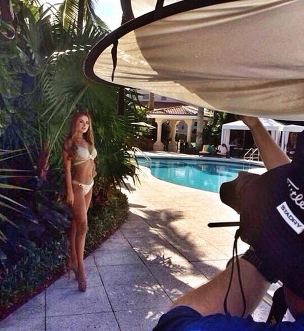 "Мисс Украина Вселенная" показала идеальное тело в первом фотосете шоу