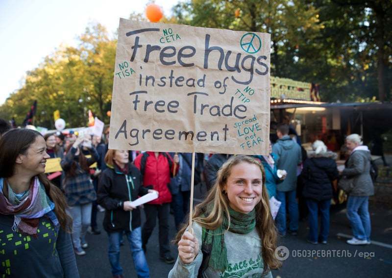 В Берлине около 100 тысяч человек митинговали против свободной торговли с США и Канадой: фоторепортаж