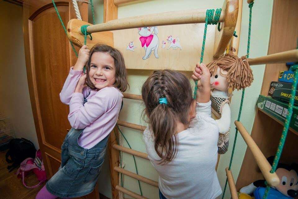Как комфортно разместить 3-х детей в одной комнате: удивительное решение "ребуса". Фото интерьера