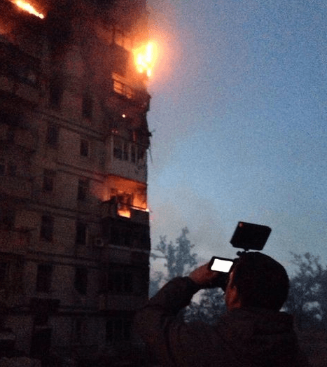 Дим від згарищ: в мережі показали фото і відео обстрілу Донецька