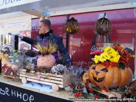 Купи пряник – помоги армии! В Днепропетровске собирали деньги на еду бойцам АТО. Фоторепортаж