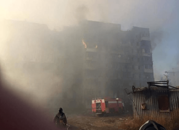 Дим від згарищ: в мережі показали фото і відео обстрілу Донецька