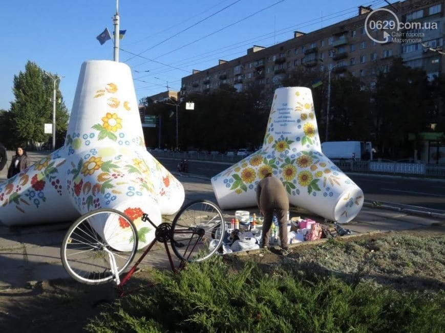 В Мариуполе осенью "расцвели" тетраподы: фоторепортаж