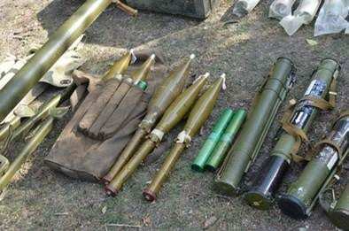 Возле базы отдыха на Луганщине изъята большая партия оружия