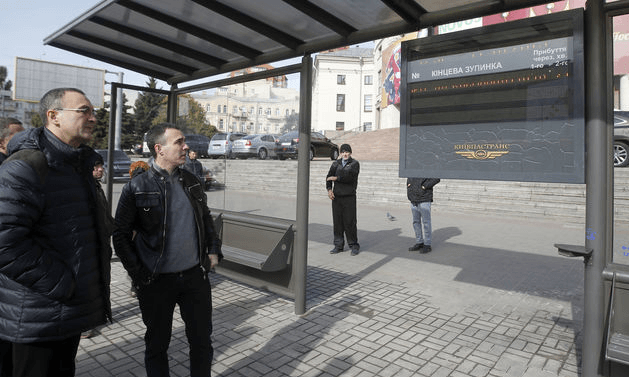 У Києві з'явилися "розумні" зупинки: опубліковані фото