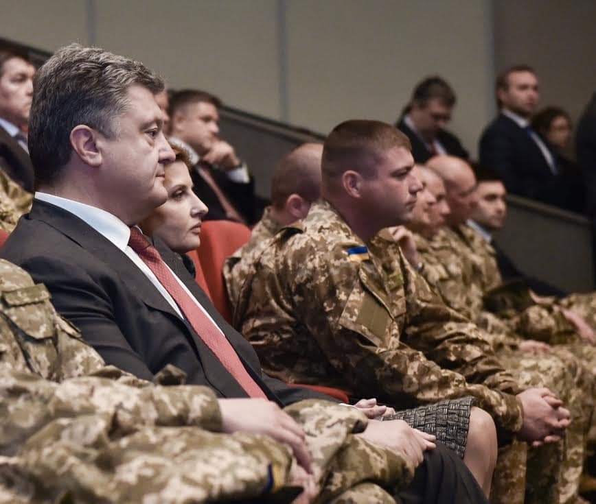 Порошенко посетил премьеру фильма "Рейд" об украинских десантниках: опубликованы фото