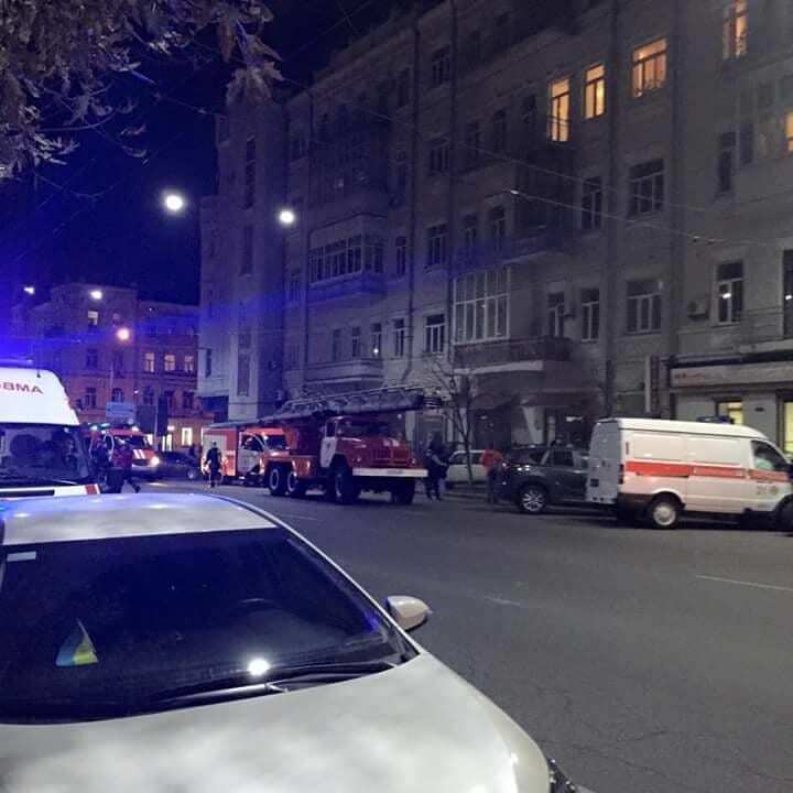 У Києві горіло кафе: евакуювали 30 осіб