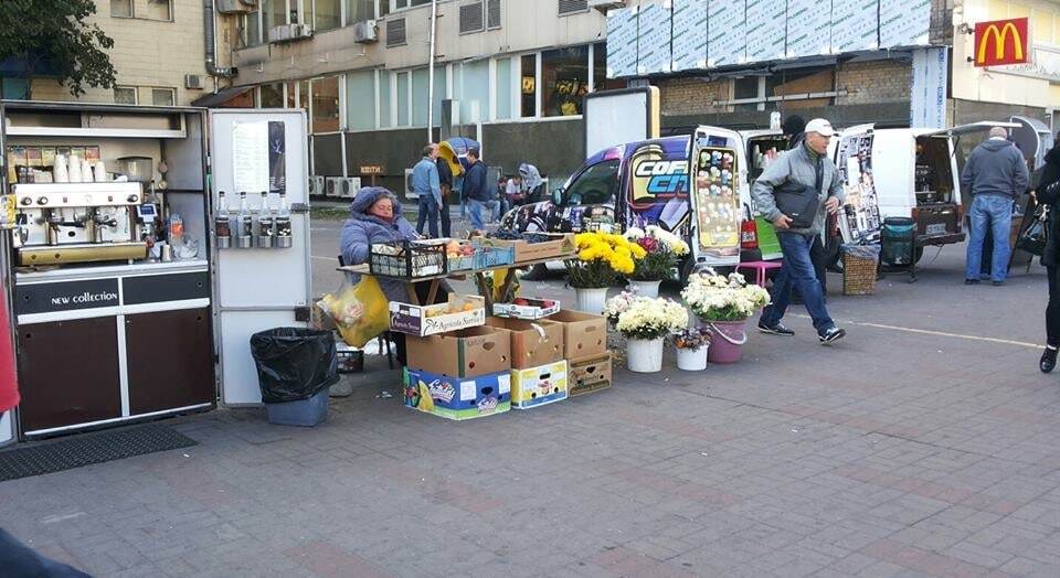 В соцсети киевляне показали чиновникам "мажорный Печерск"