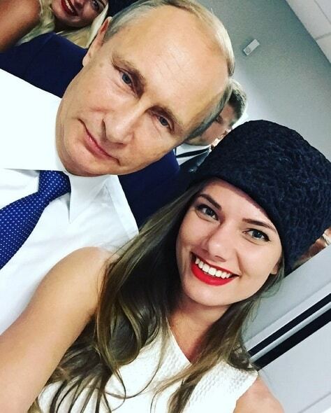 Путин без пиджака делал селфи с участницами "Мисс Россия"