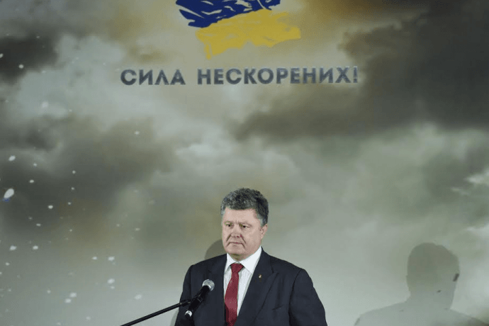 Порошенко посетил премьеру фильма "Рейд" об украинских десантниках: опубликованы фото