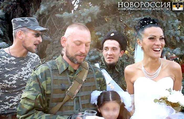 "Это "ДНР", детка!" В сети показали спутниц террористов: от "Крысы" до "Куклы"