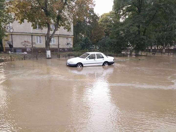 В Киеве "вселенский потоп" поднял на ноги полицию и аварийные службы