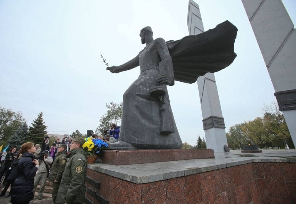 Есть чем гордиться и что защищать: первая леди посетила прифронтовой Мариуполь