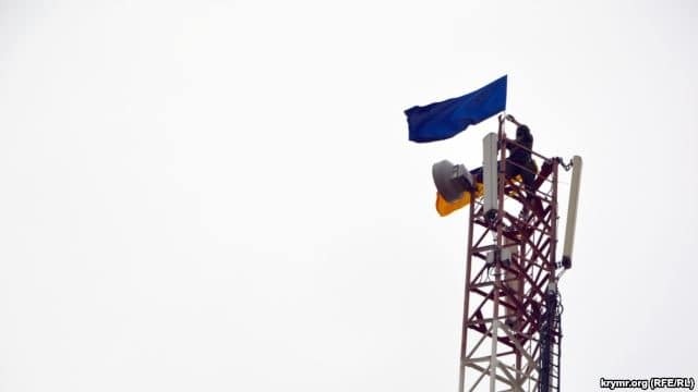 На самой высокой точке Чонгара вывесили украинский и крымскотатарский флаги: фотофакт