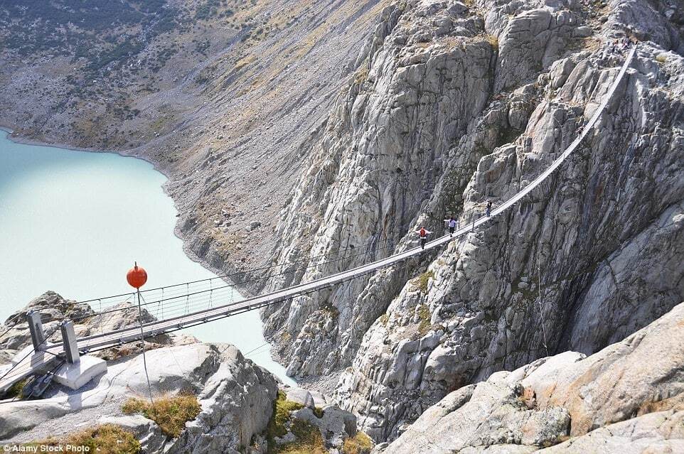 Путь для смелых: названы самые опасные мосты и переправы в мире