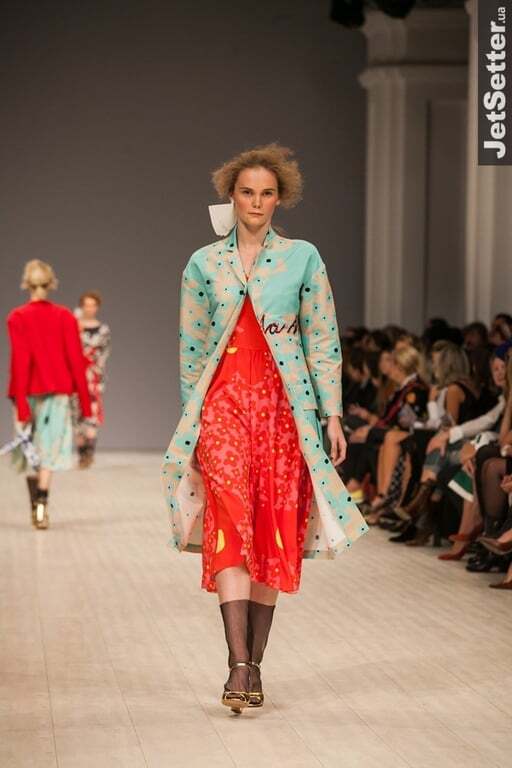 Лилия Пустовит открыла Украинскую неделю моды ярким показом: ромашки и горошек в тренде