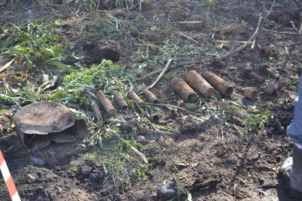 Взрывы снарядов на Киевщине: спасатели показали опасные находки