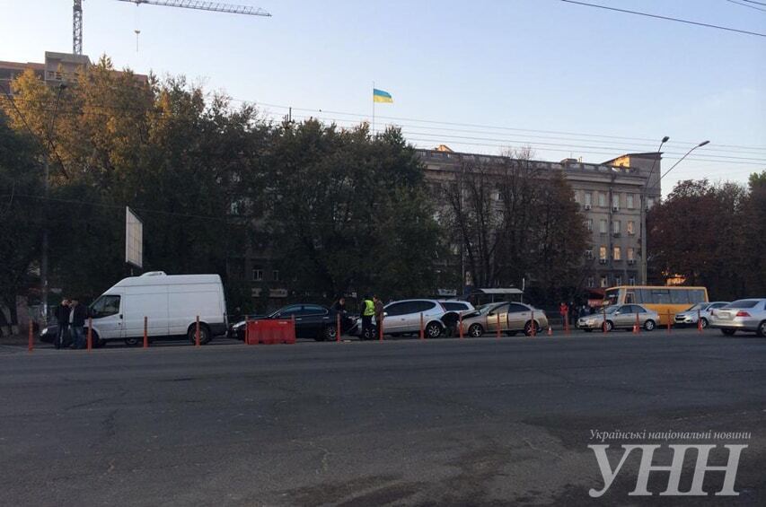 В Киеве на проспекте Победы столкнулись четыре автомобиля: фото с места ДТП