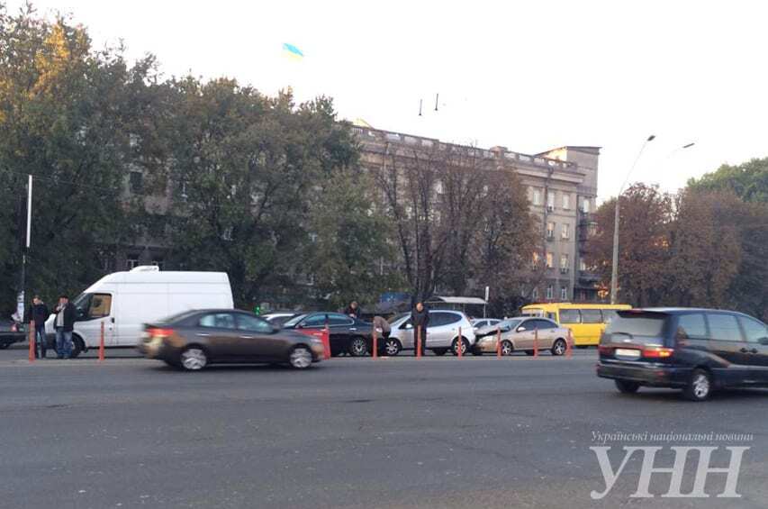 В Киеве на проспекте Победы столкнулись четыре автомобиля: фото с места ДТП