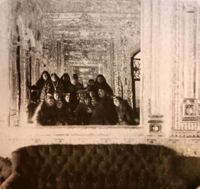 Опубликована поразительная подборка селфи в зеркале, сделанных 100 лет назад