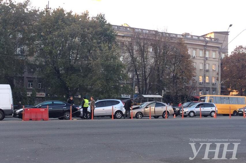 В Киеве на проспекте Победы столкнулись четыре автомобиля: фото с места ДТП