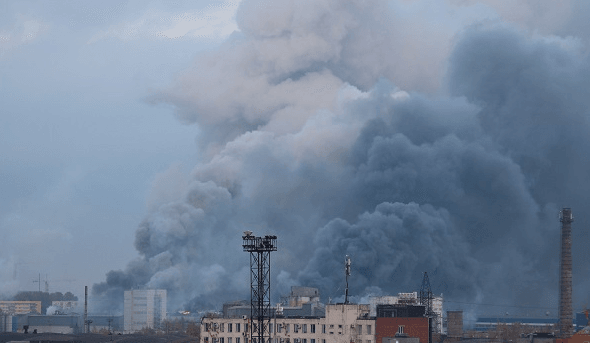 У Петербурзі спалахнула пожежа, городяни почули вибухи