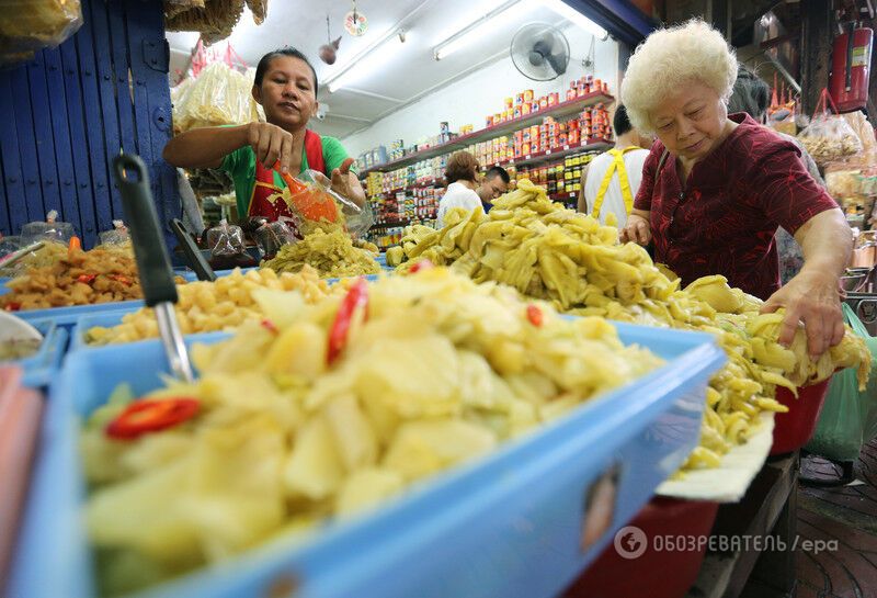 "В рот мне ножны!": в Таиланде начался шокирующий фестиваль вегетарианцев. Фоторепортаж