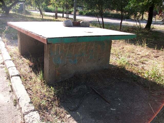 "ЛНР - гав*о!" Оккупированный Луганск покрылся патриотичными граффити: фоторепортаж