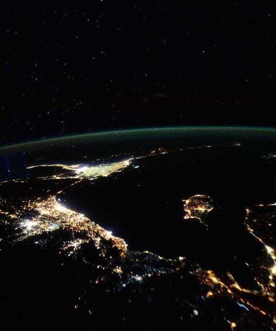 Космический Twitter: астронавт выкладывает в сеть фото Земли из космоса